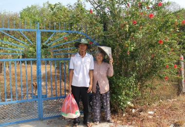 Xuân yêu thương cùng bà con khu phố 1B, phường Chánh Phú Hoà.